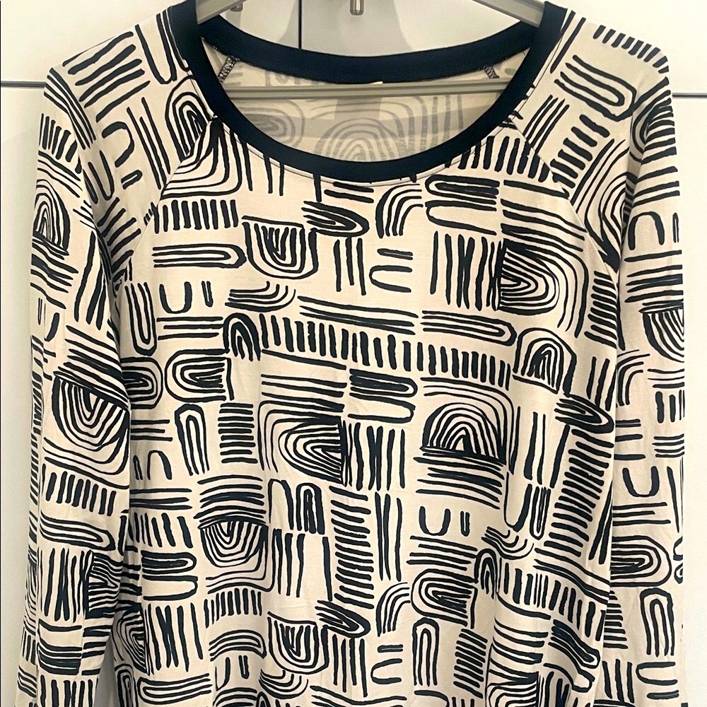 🇨🇦 THIS IS J Bamboo Top Abstract Patterned Black and White • Size Large Canadian